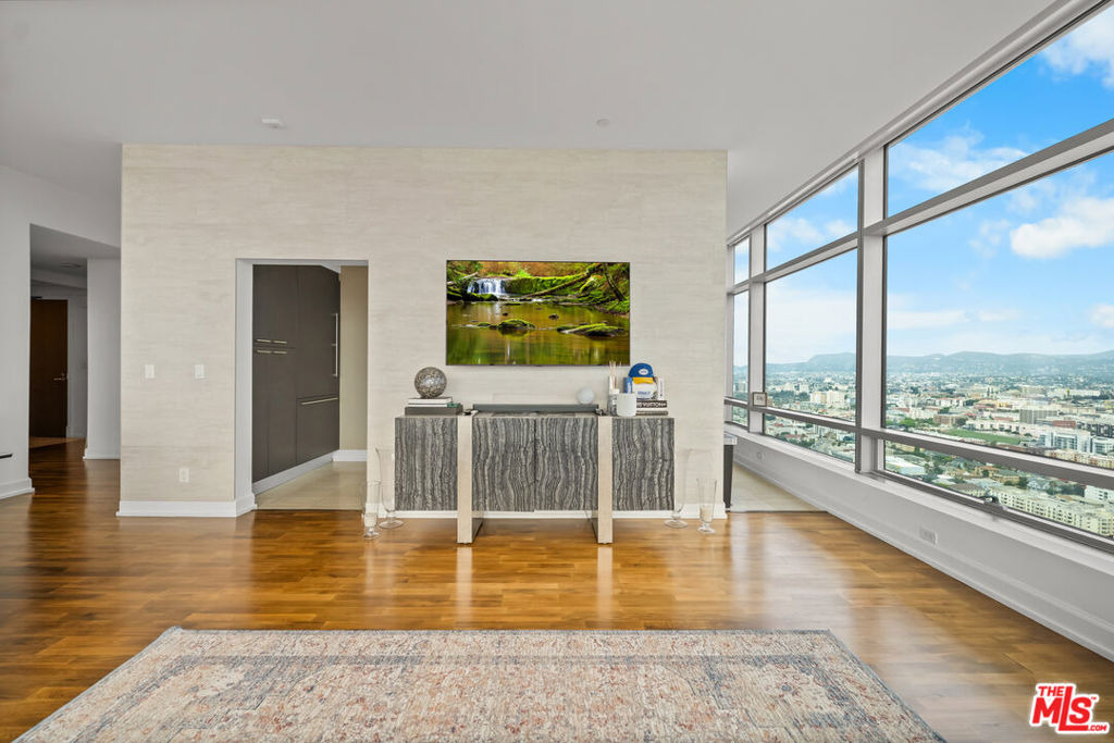 900 W Olympic Boulevard - Photo 4