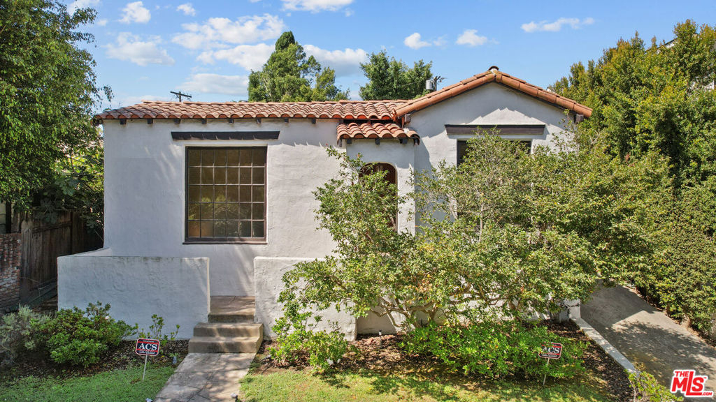 2569 Patricia Avenue - Photo 2