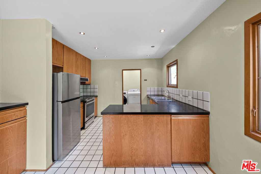 2569 Patricia Avenue - Photo 16
