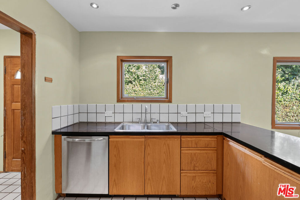 2569 Patricia Avenue - Photo 19