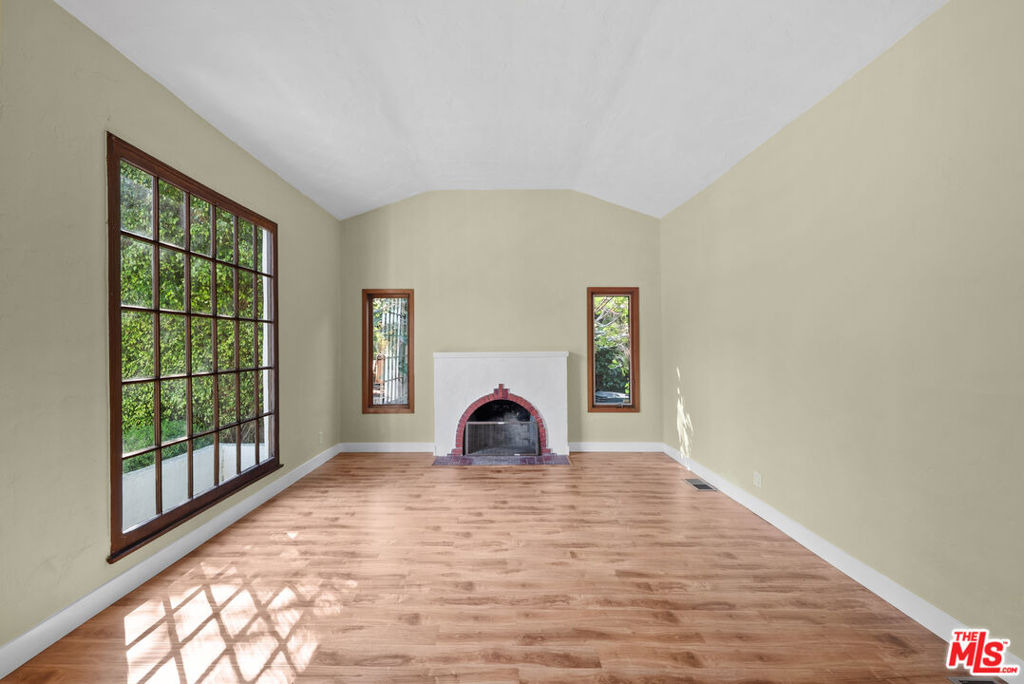 2569 Patricia Avenue - Photo 10