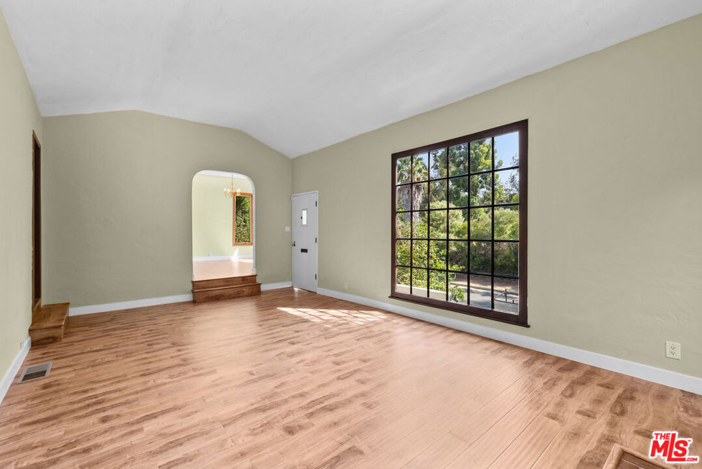 2569 Patricia Avenue - Photo 11