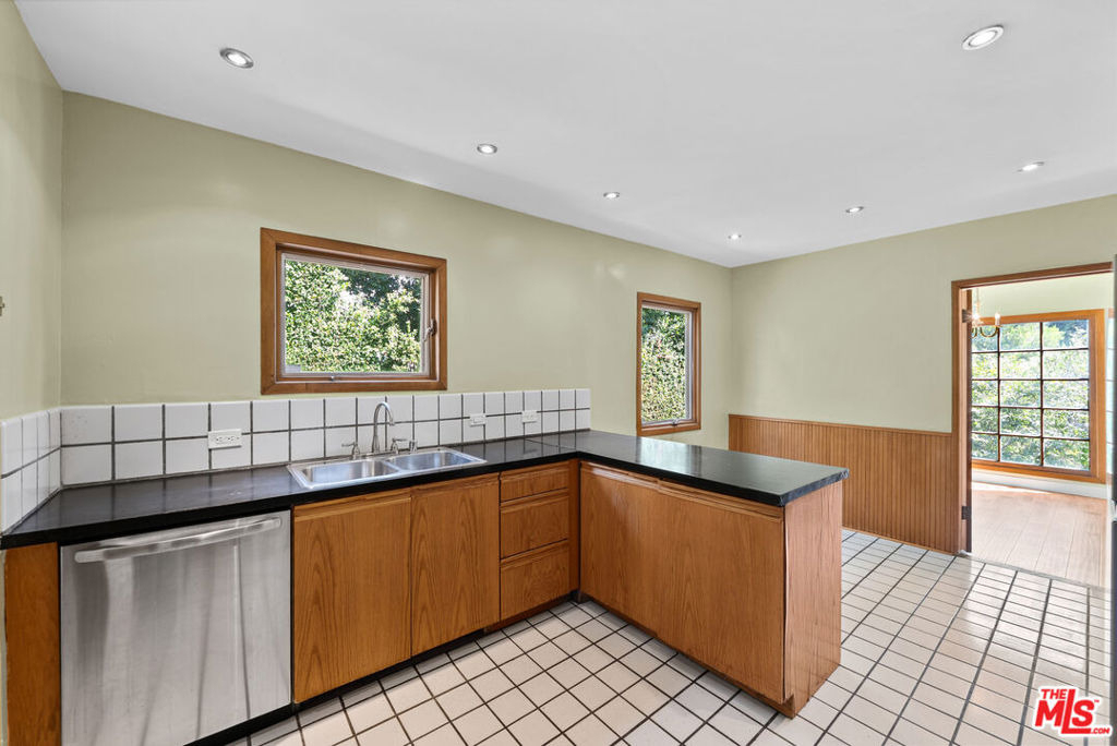 2569 Patricia Avenue - Photo 21