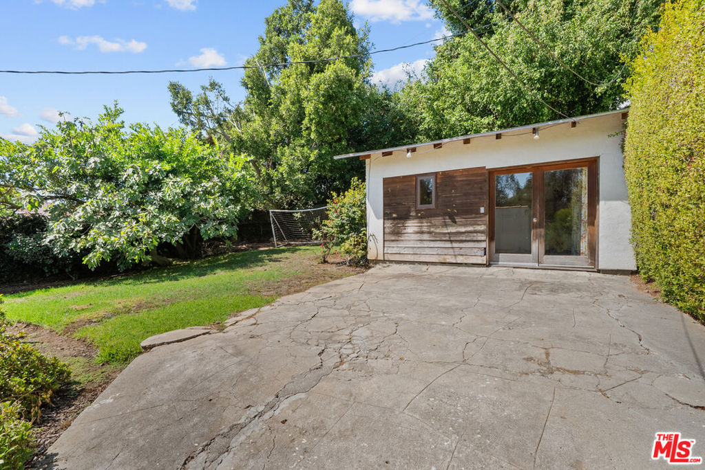 2569 Patricia Avenue - Photo 37