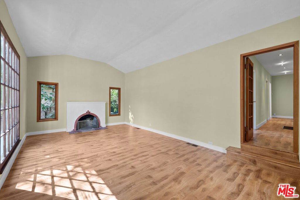 2569 Patricia Avenue - Photo 9