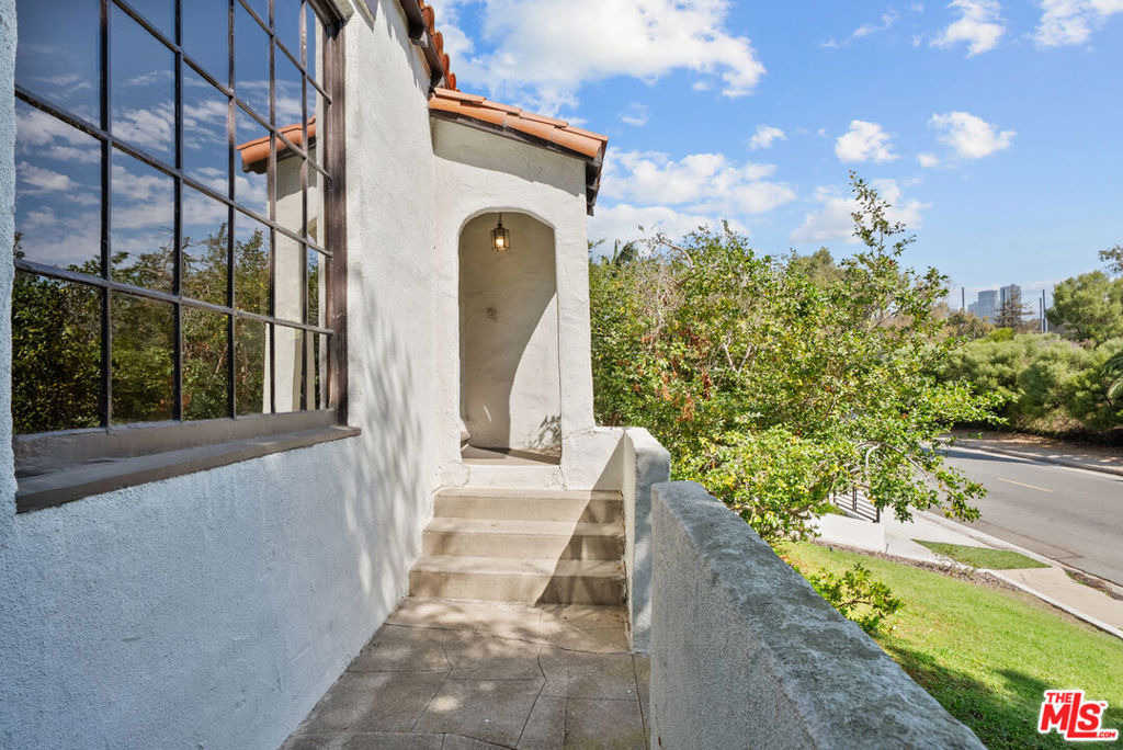 2569 Patricia Avenue - Photo 7