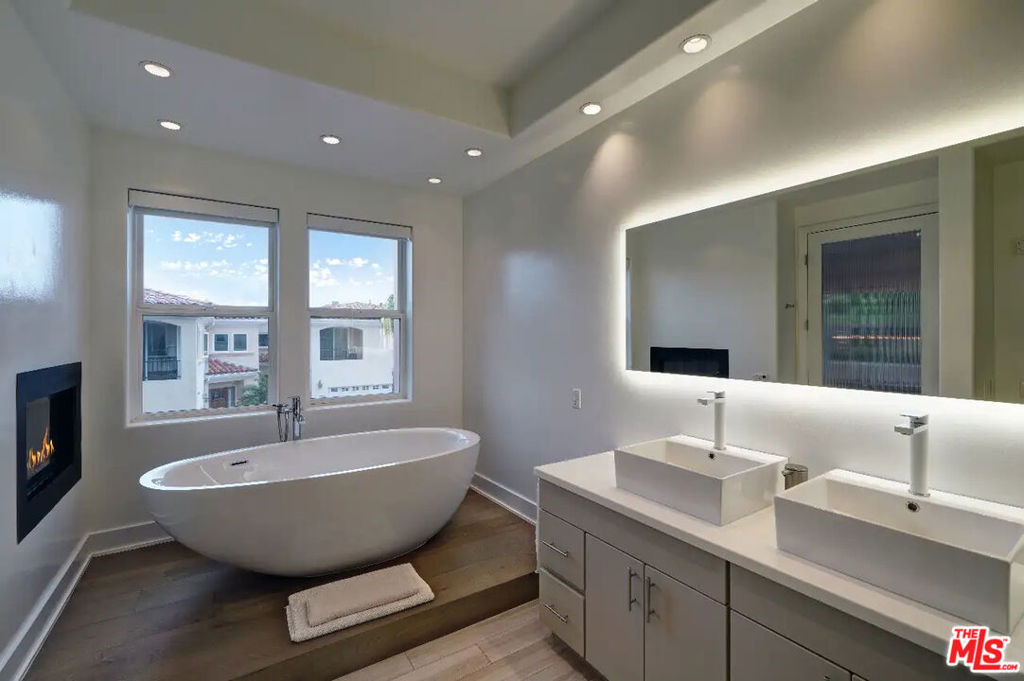 23935 De Ville Way - Photo 15