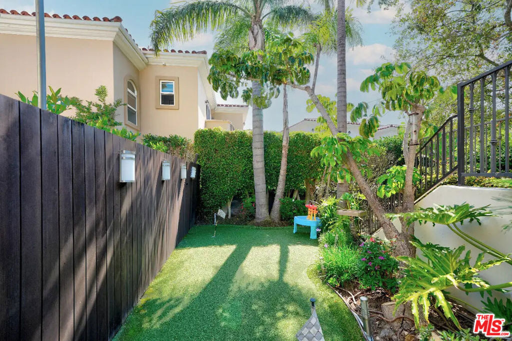 23935 De Ville Way - Photo 29