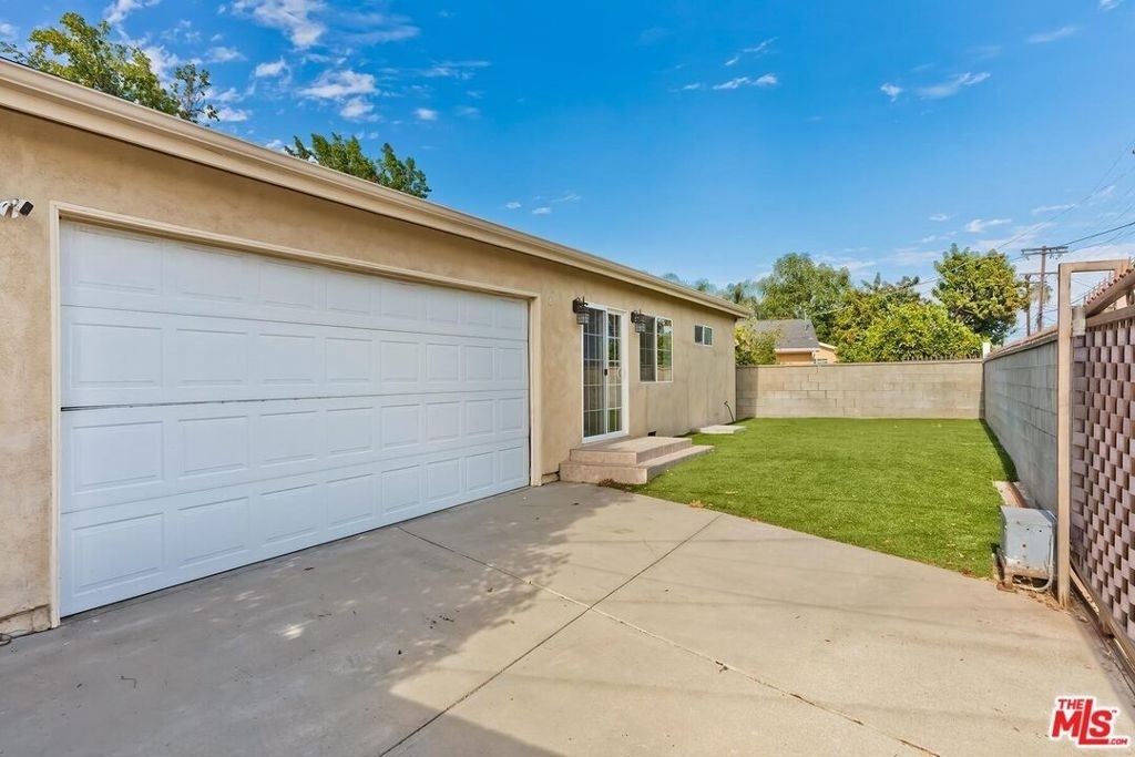 17322 Martha Street - Photo 21