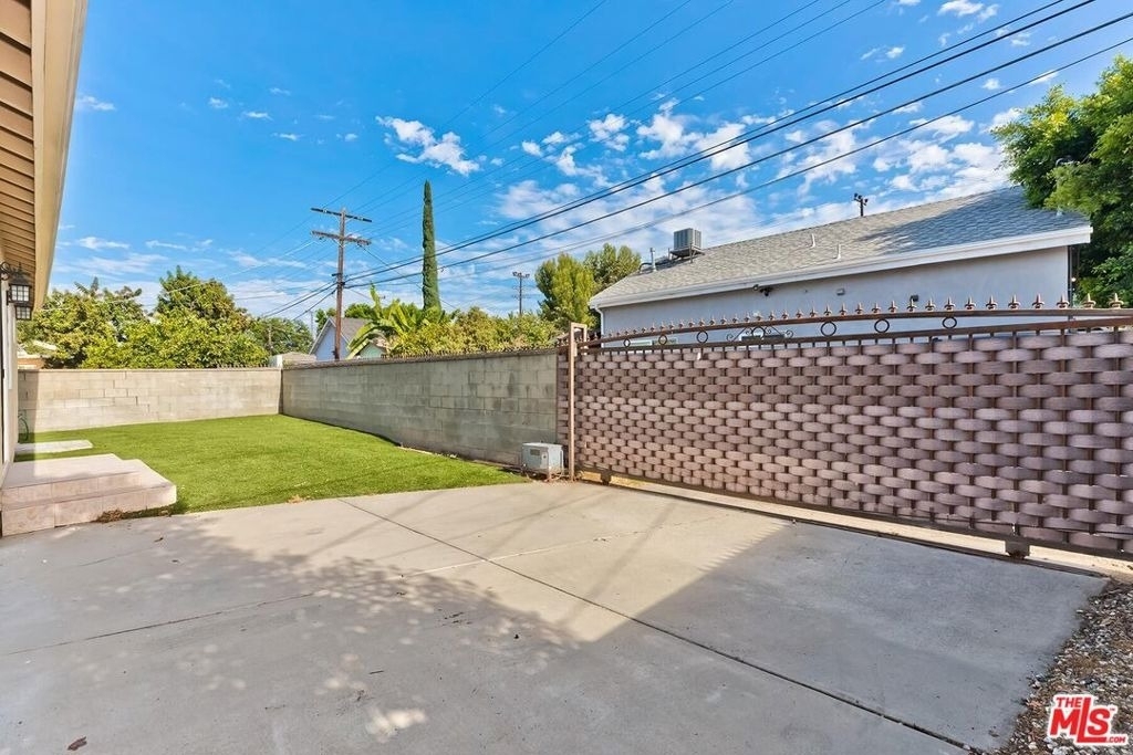 17322 Martha Street - Photo 20