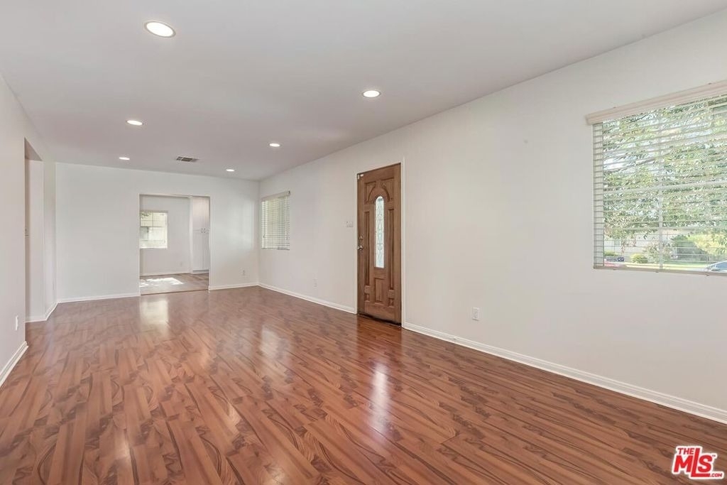 17322 Martha Street - Photo 4