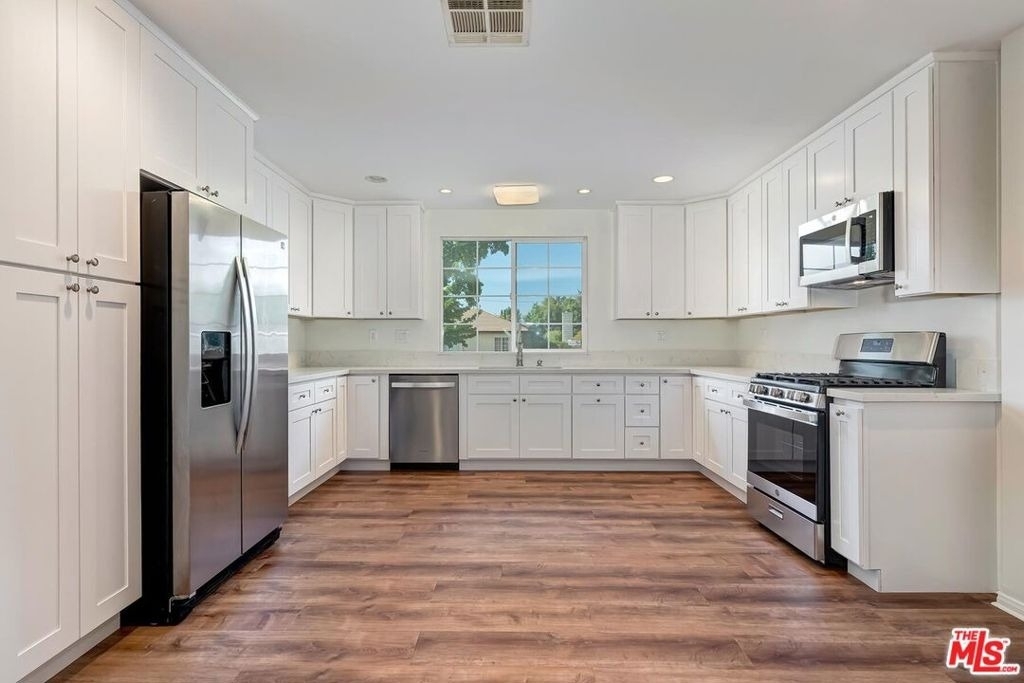 17322 Martha Street - Photo 7