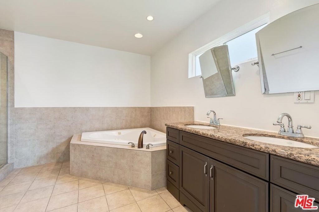 17322 Martha Street - Photo 11