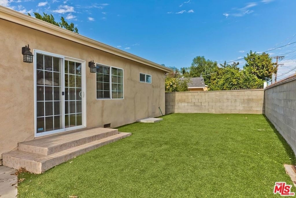 17322 Martha Street - Photo 19