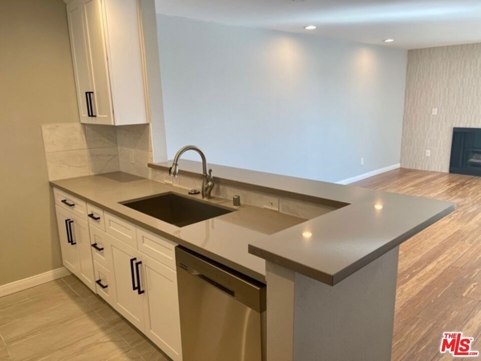 7556 Hampton Avenue - Photo 4