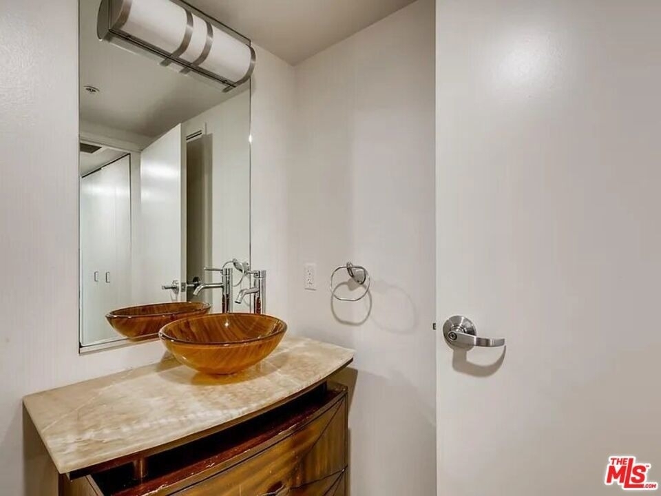 13700 Marina Pointe Drive - Photo 5