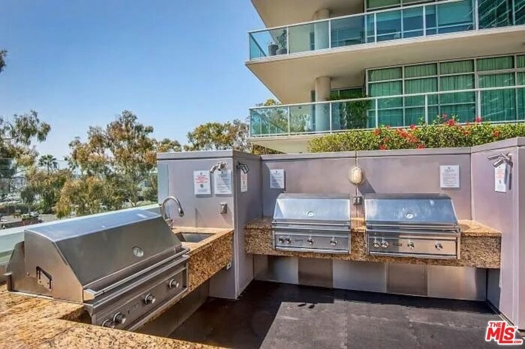 13700 Marina Pointe Drive - Photo 2