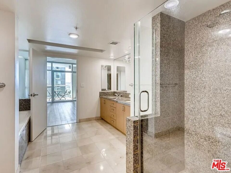13700 Marina Pointe Drive - Photo 17