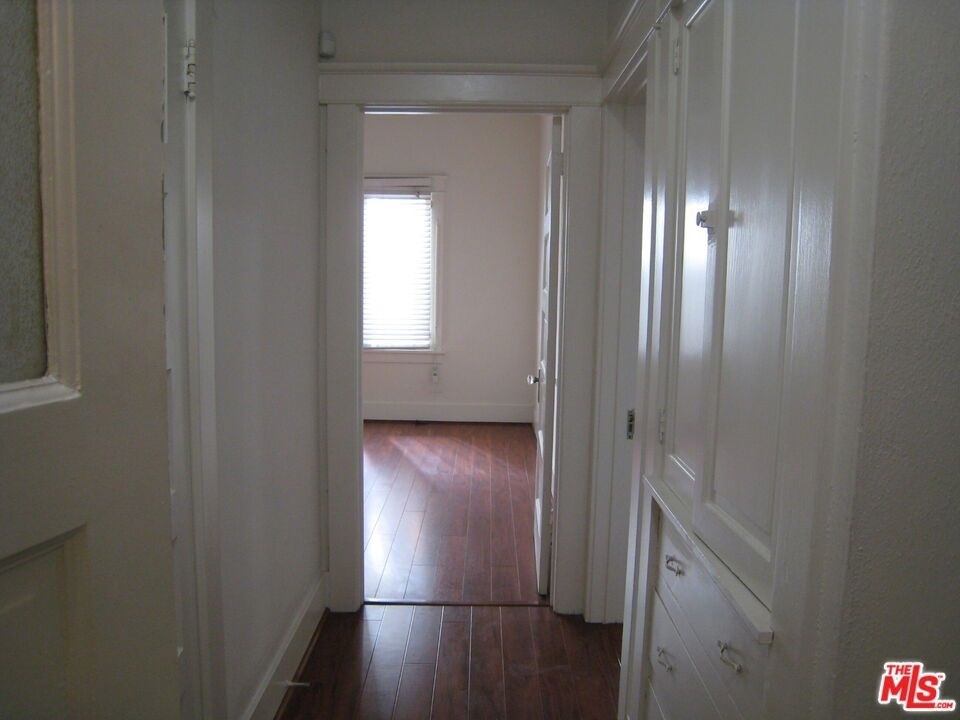 153 S Gramercy Place - Photo 10