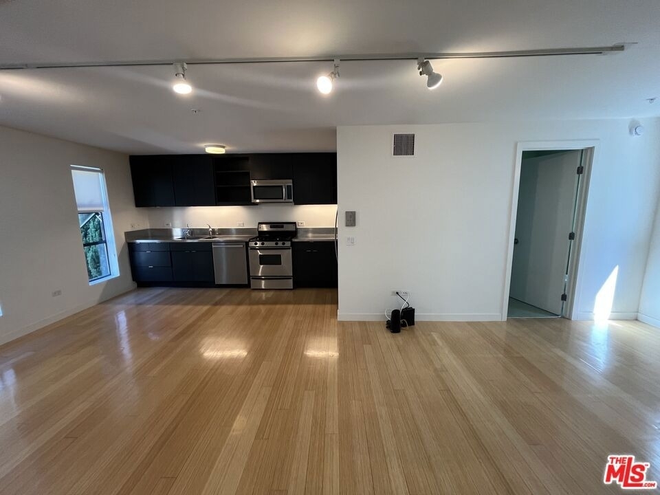 320 Indiana Avenue - Photo 7