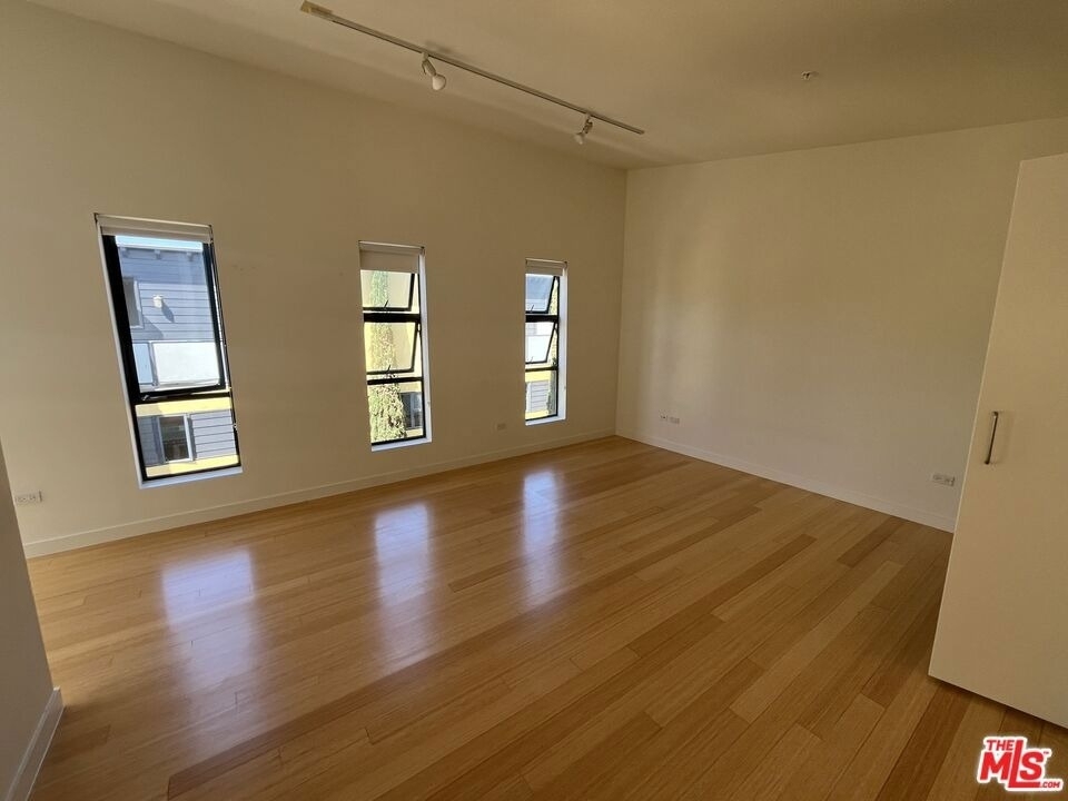 320 Indiana Avenue - Photo 17