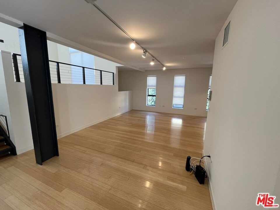 320 Indiana Avenue - Photo 6