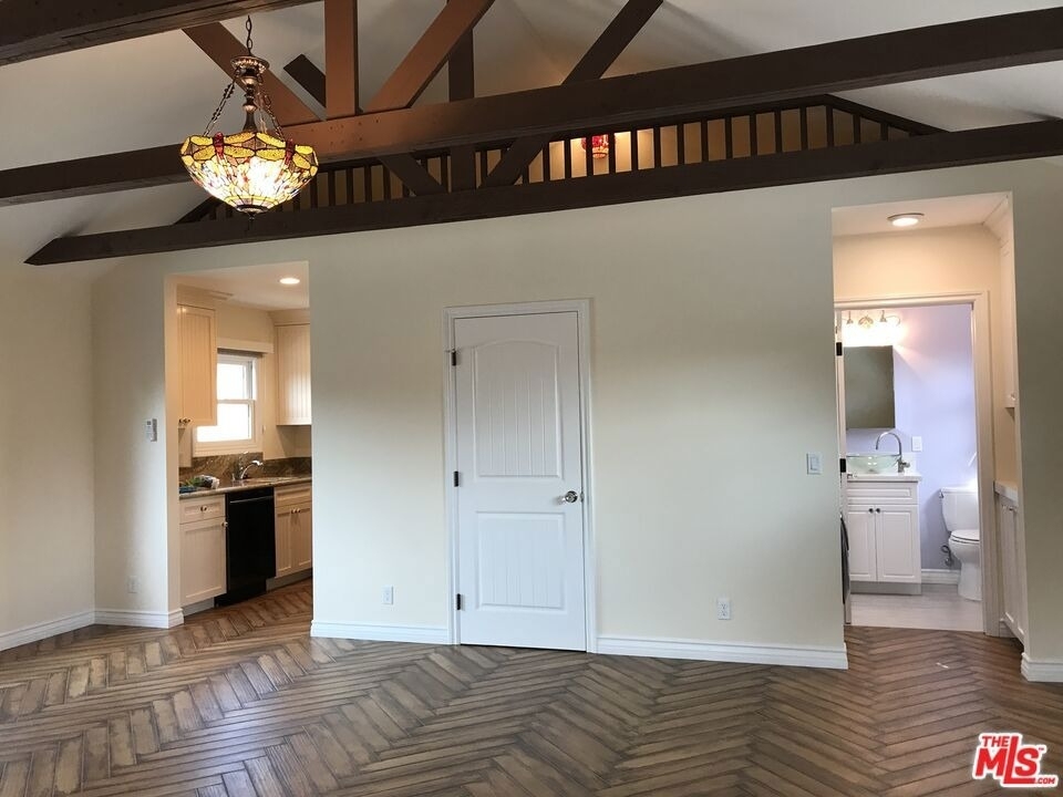 6621 Nagle Avenue - Photo 3