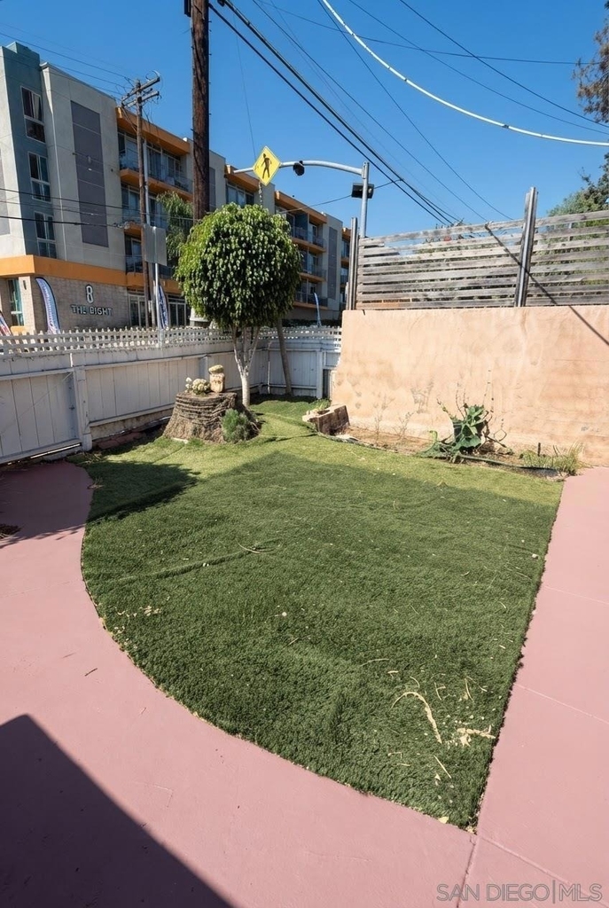 1207 E 8th - Photo 0