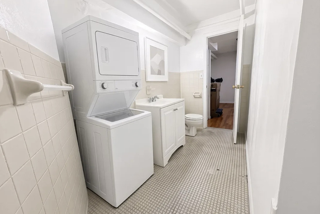 208 West 82nd Street - Photo 4