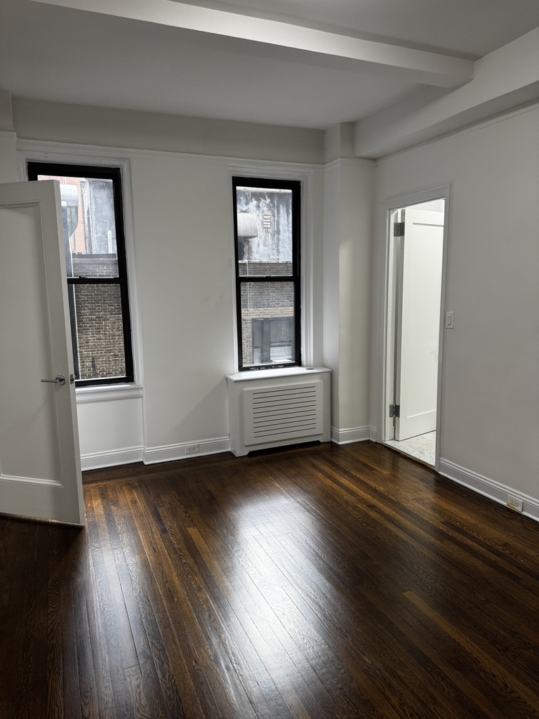 East 46th Street - Photo 4