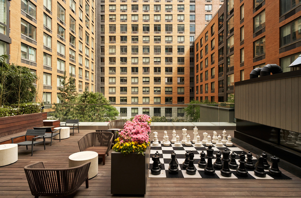 West 45 st - Photo 18