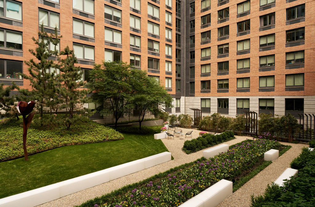 West 45 st - Photo 17