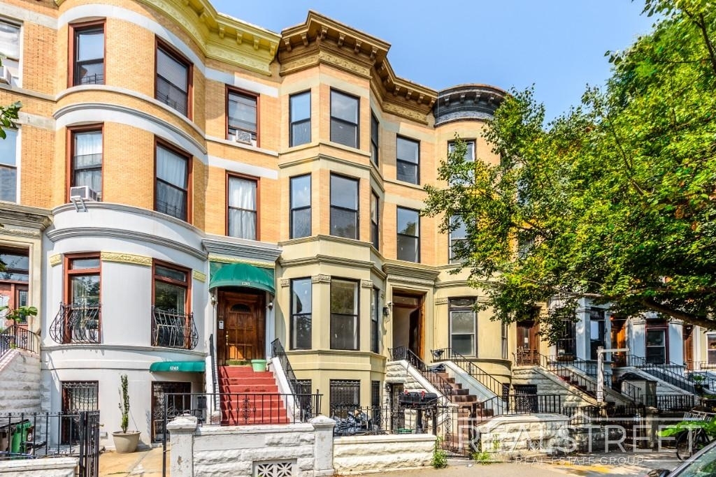 1267 Bergen Street - Photo 7
