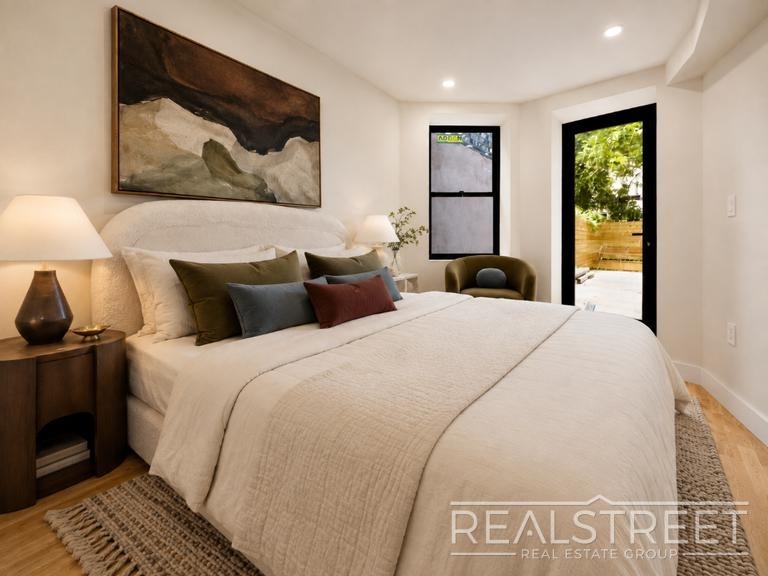 1267 Bergen Street - Photo 2
