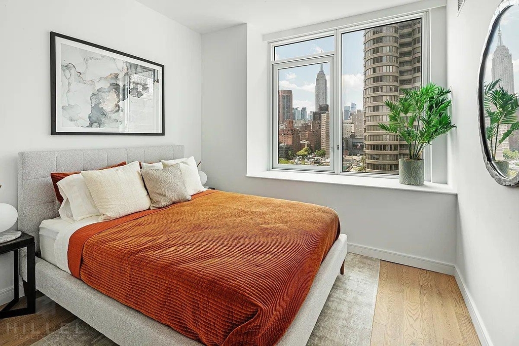 1st Avenue - Photo 0