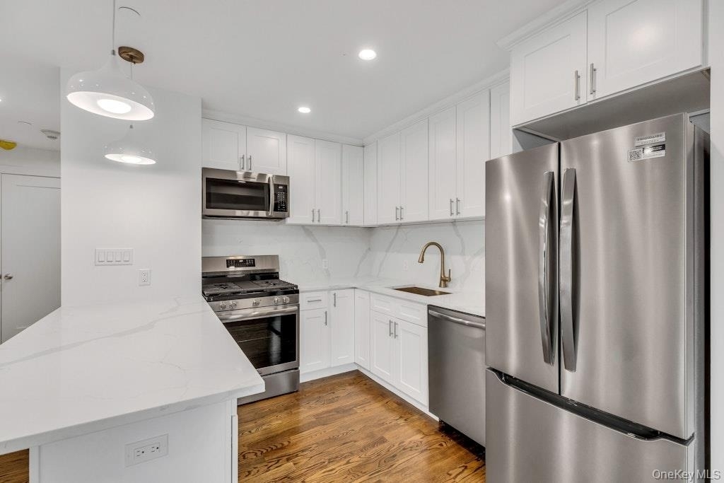 1431 Old Northern Boulevard - Photo 9