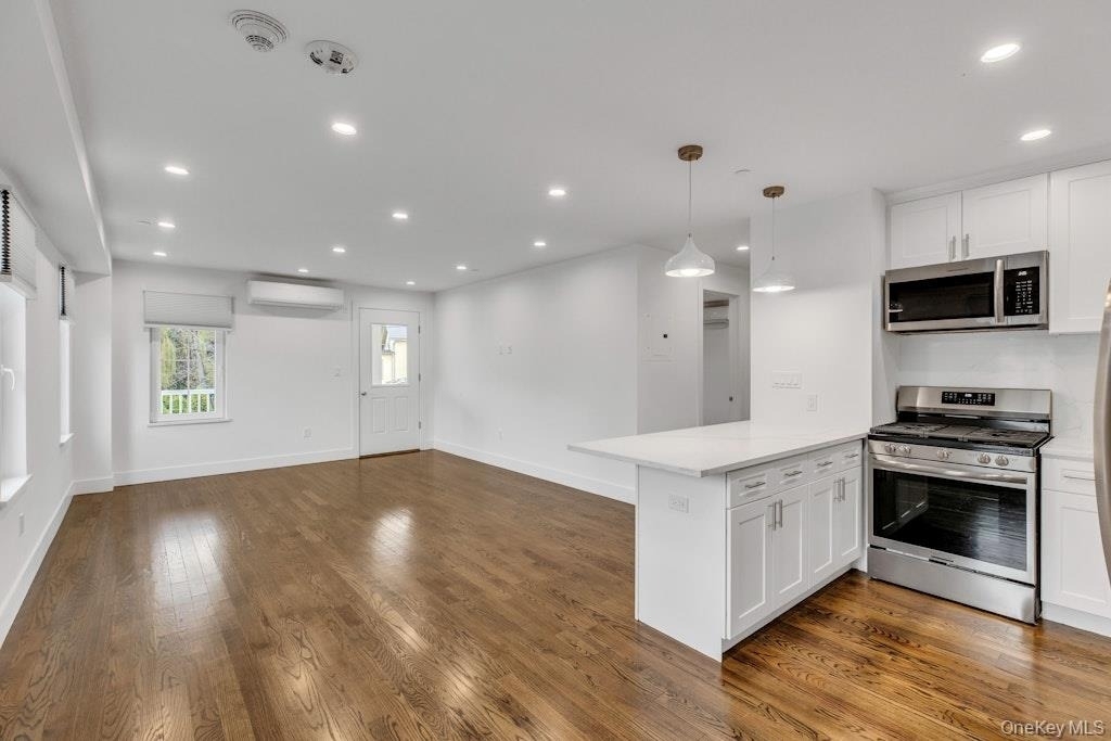 1431 Old Northern Boulevard - Photo 6