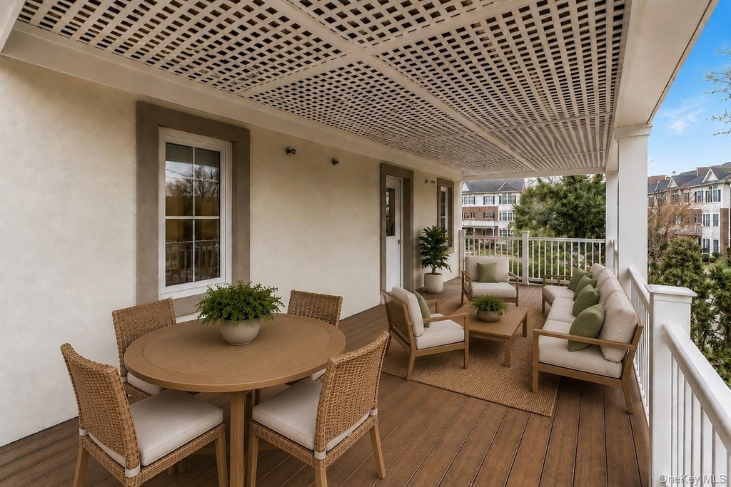1431 Old Northern Boulevard - Photo 3