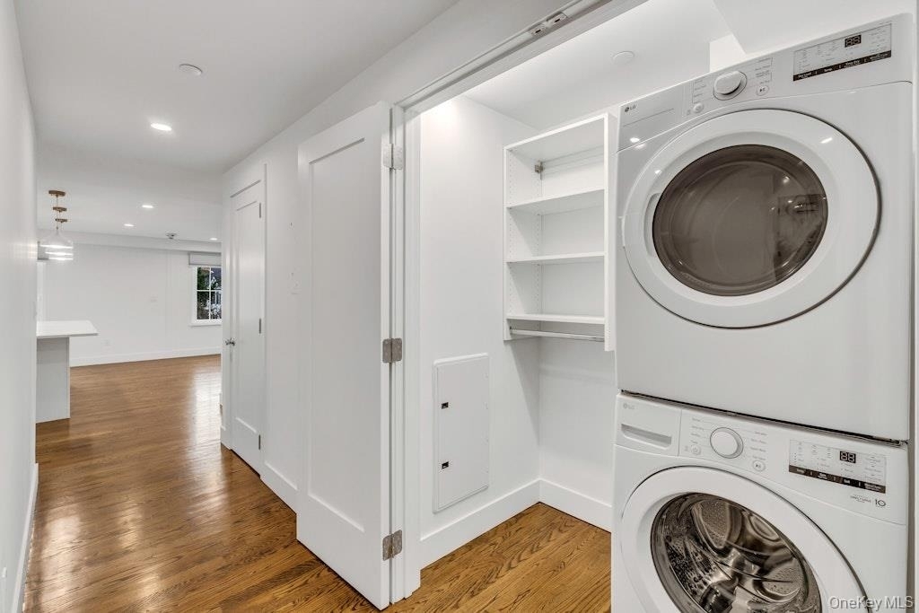 1431 Old Northern Boulevard - Photo 19