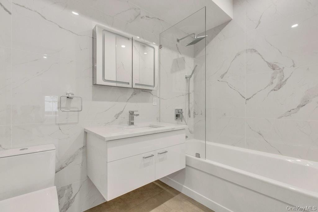 1431 Old Northern Boulevard - Photo 11