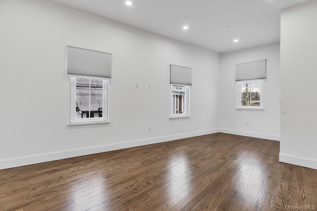 1431 Old Northern Boulevard - Photo 10