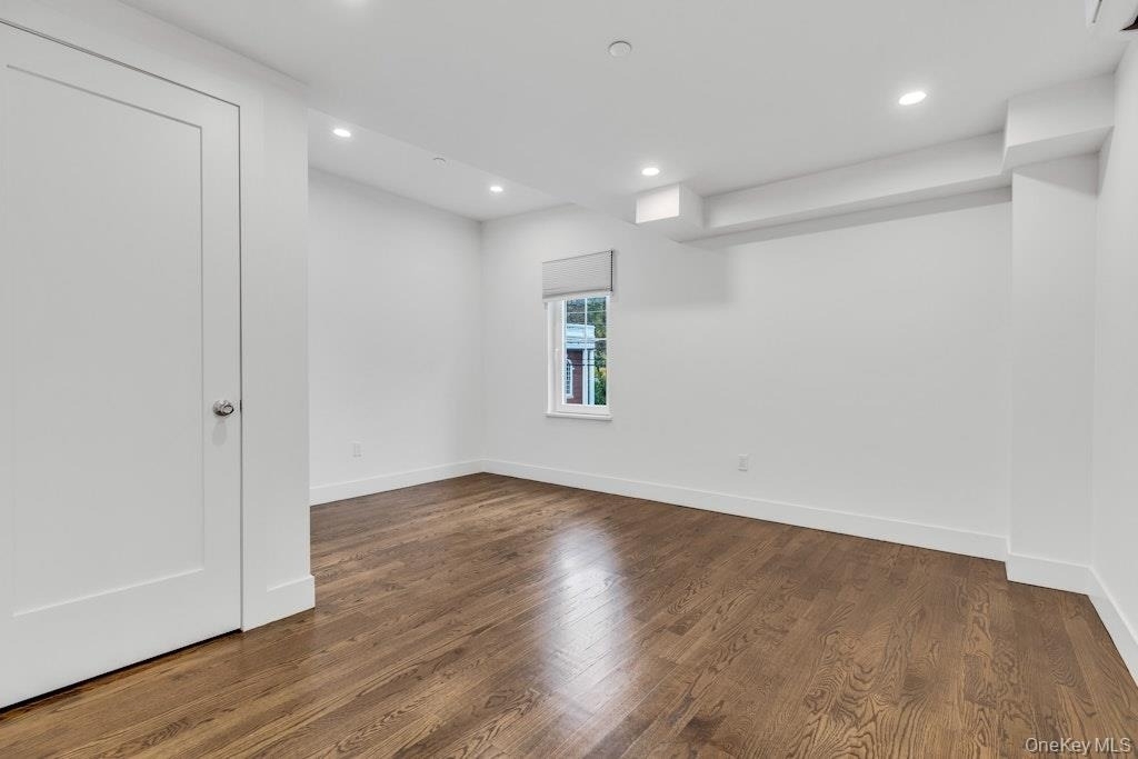 1431 Old Northern Boulevard - Photo 13