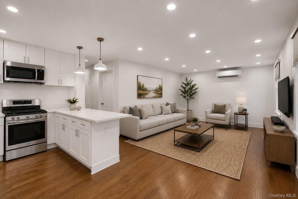 1431 Old Northern Boulevard - Photo 3