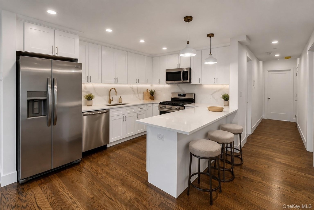 1431 Old Northern Boulevard - Photo 1
