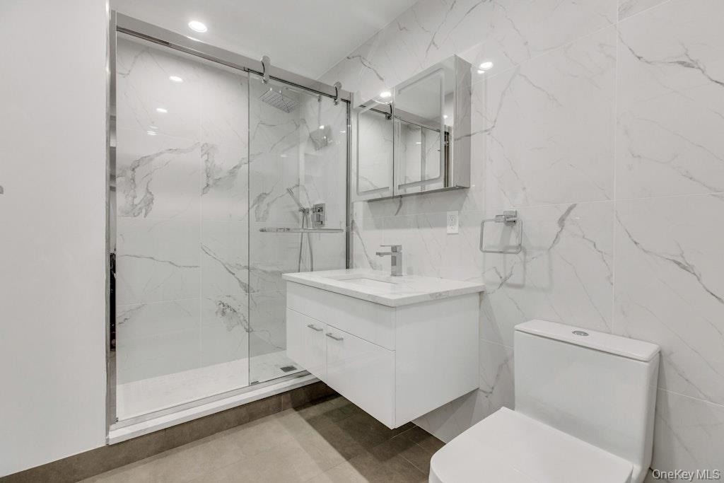 1431 Old Northern Boulevard - Photo 14