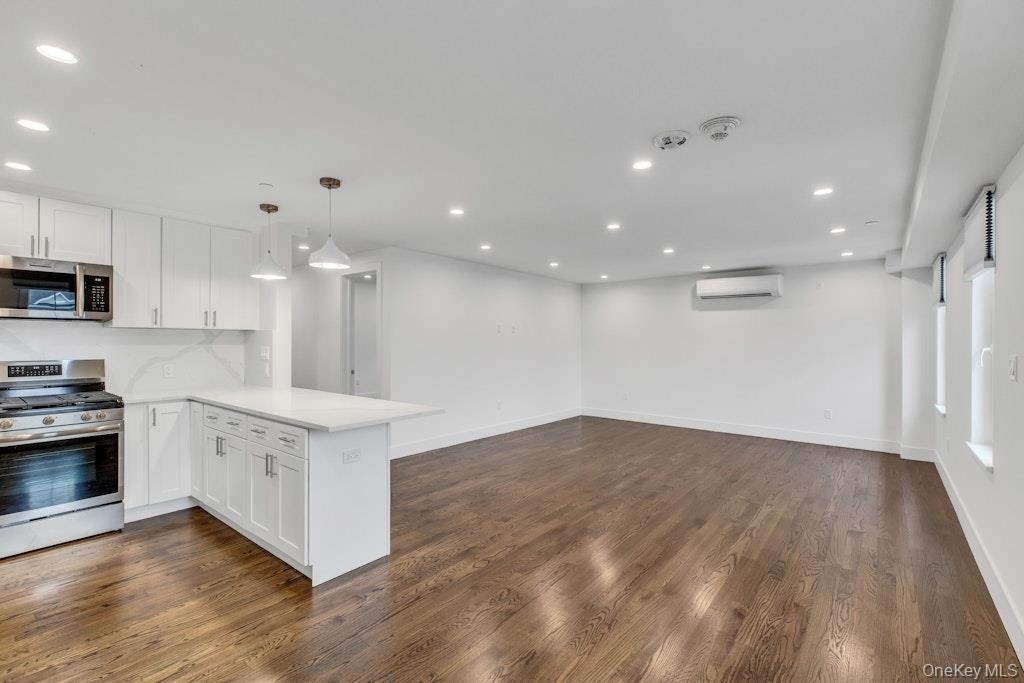 1431 Old Northern Boulevard - Photo 4