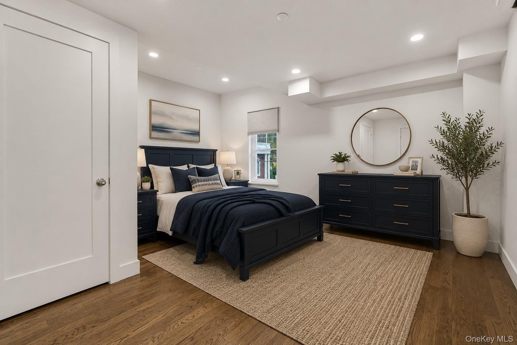 1431 Old Northern Boulevard - Photo 12