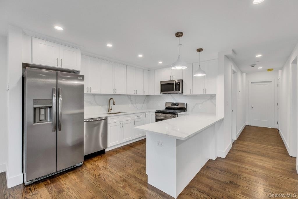 1431 Old Northern Boulevard - Photo 2