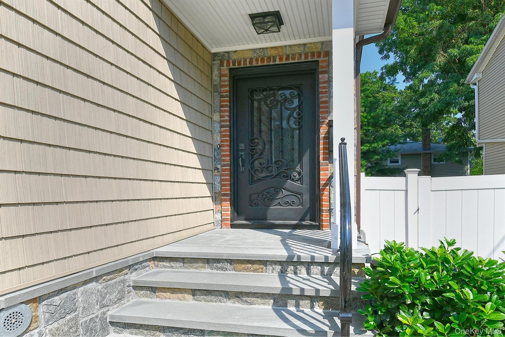 39 Nesaquake Avenue - Photo 2