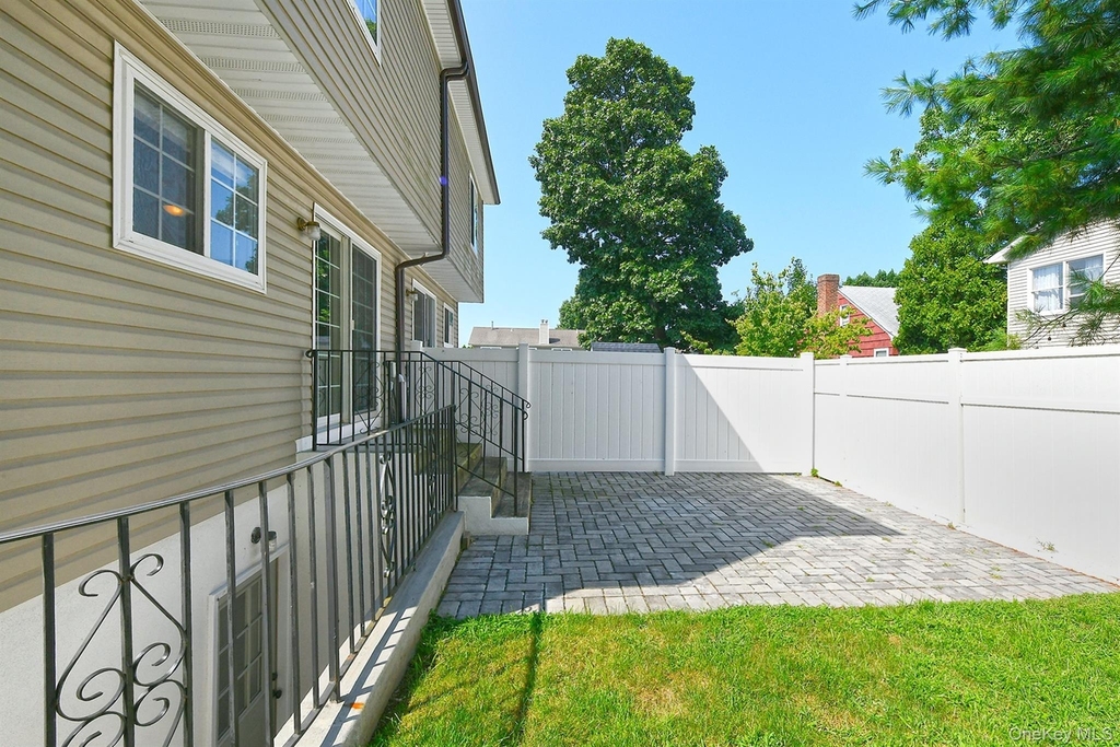 39 Nesaquake Avenue - Photo 20